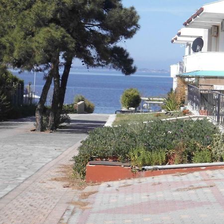 Dafni'S Home 50 Meters From The Beach 게라크니 외부 사진